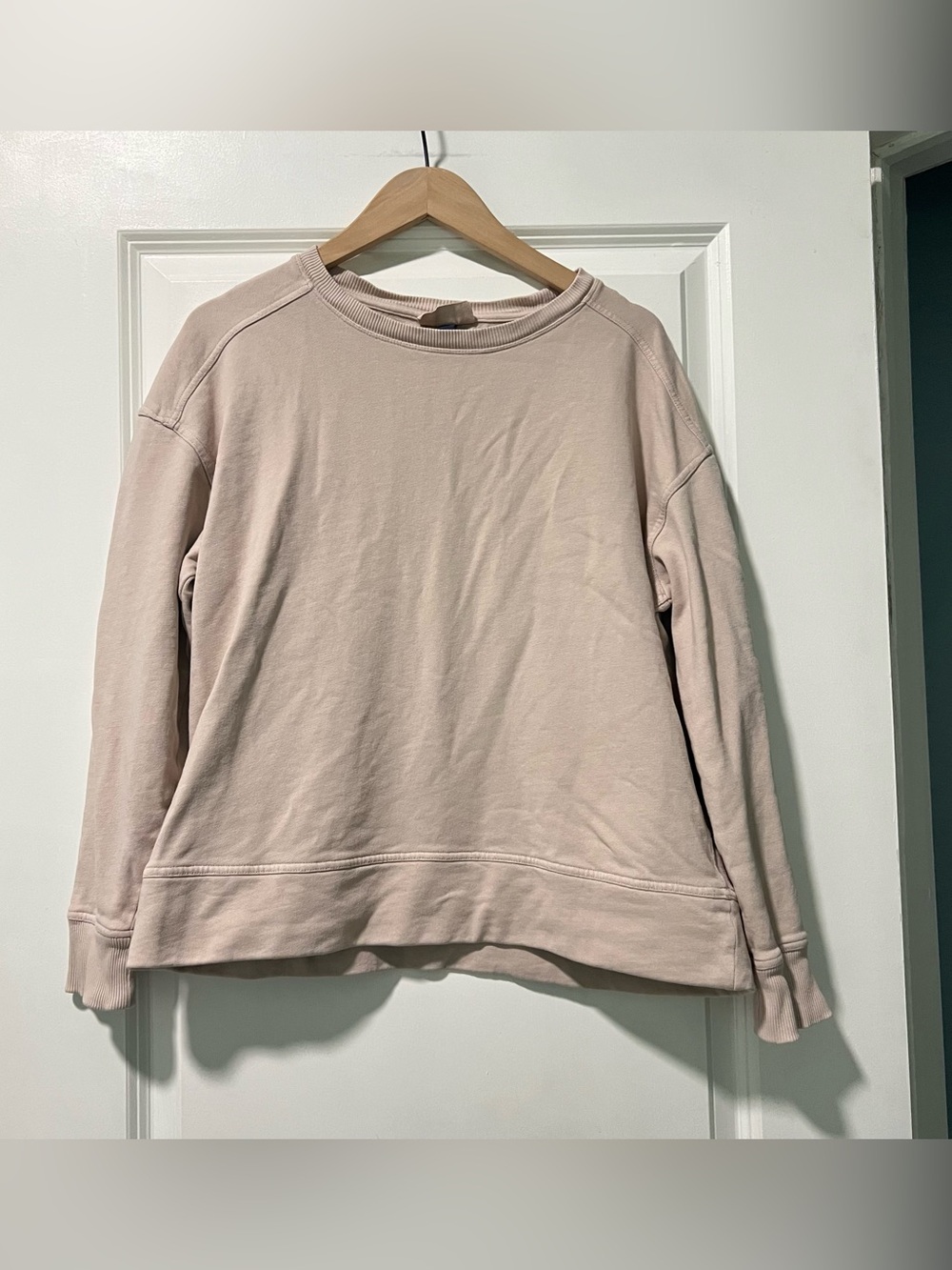 Universal Thread Women’s Sweatshirt Size Medium Beige 100% Cotton Pullover